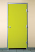 porte sur habillage d'huisserie existante en aluminium 